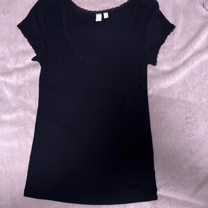 ANTHROPOLOGIE..Lace Trim Short Sleeve Black Deep V Tee…Sz Large… NWOT